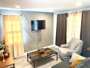 Blue Oval -King bed-2bedrooms 1,5 bath